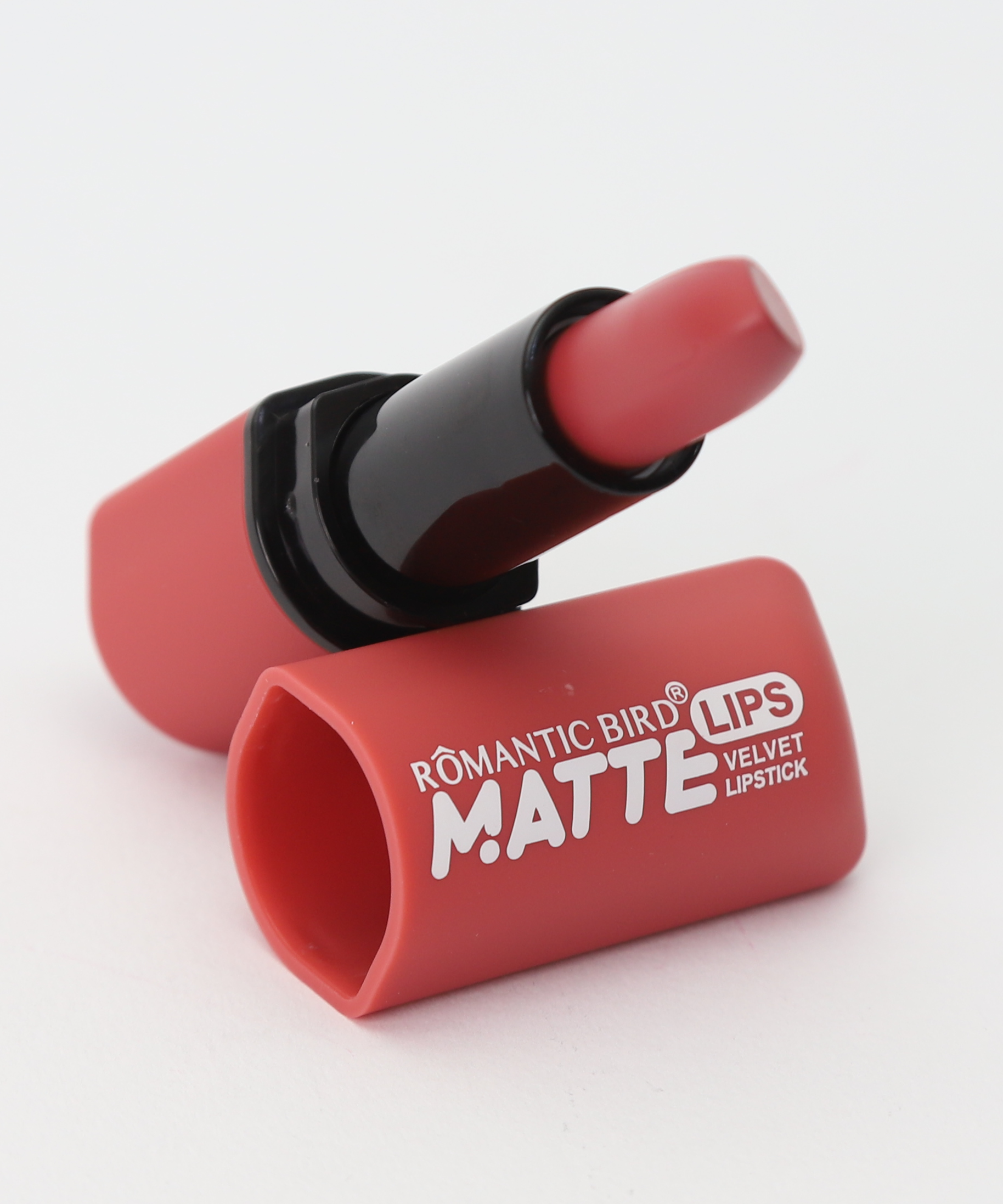 رومانتيك بيرد أحمر الشفاه المخملي غير اللامع