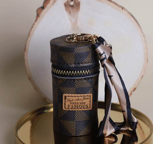 فوغ نيو فاموس - حقيبة مكياج صغيرة