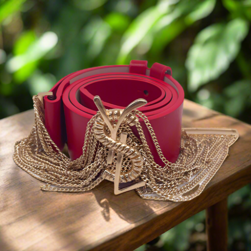 حزام أحمر عريض