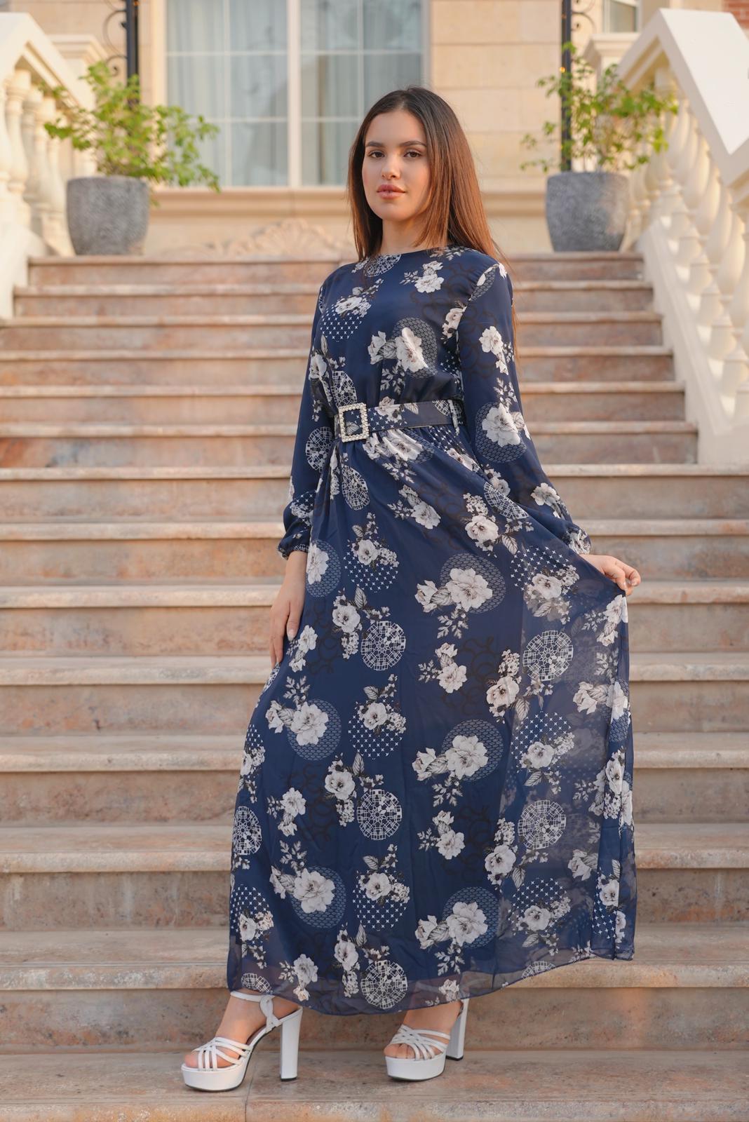 مثال أزرق مع فستان Maxi الأزهار البيضاء - الأزرق/الأبيض