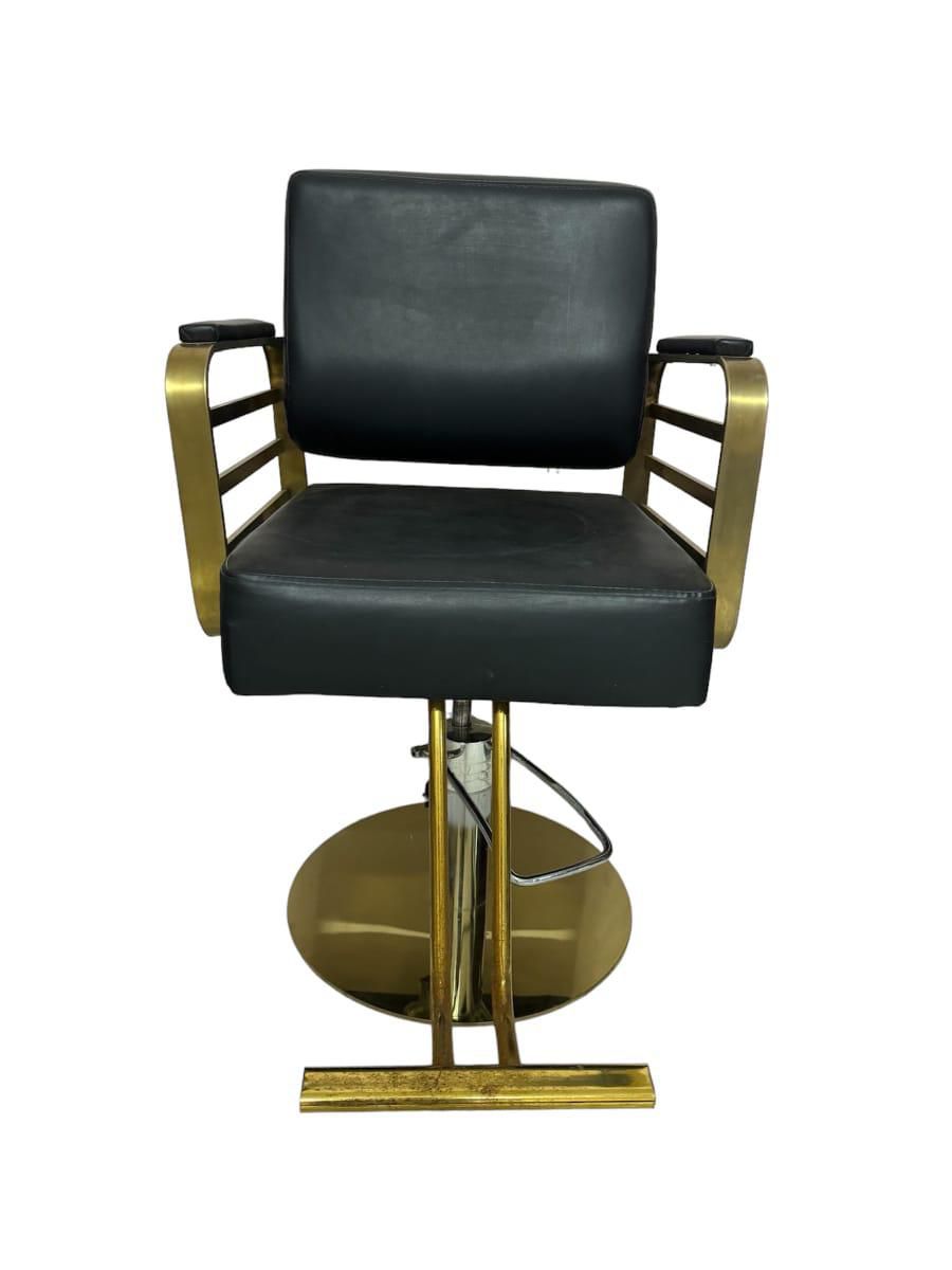 كرسي تصفيف الشعر باللونين الذهبي و الأسود