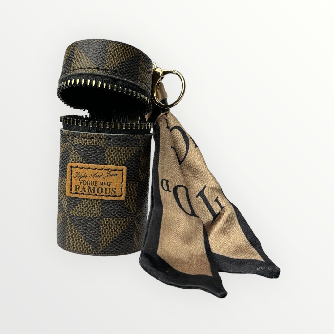 VOGUE NEW FAMOUS - Small Makeup Bag