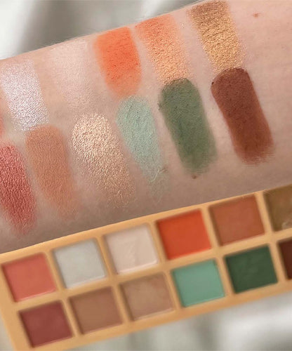 Essence - Benvenuti A Roma Eyeshadow Palette (12 colors)